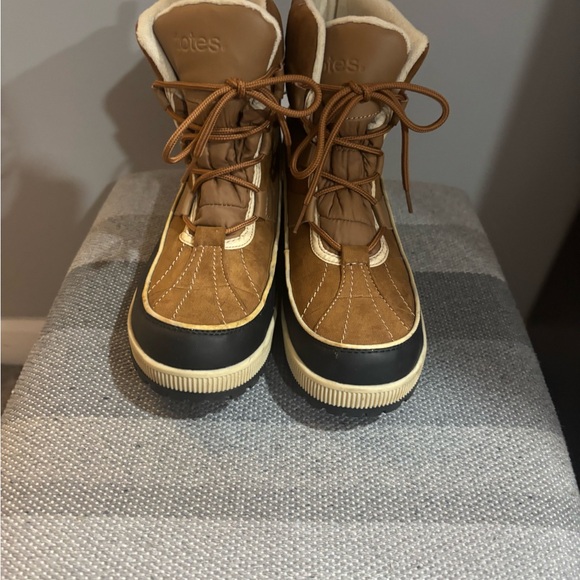 totes Shoes - Totes Laurie Quilted Lace-Up Waterproof Winter Boots.